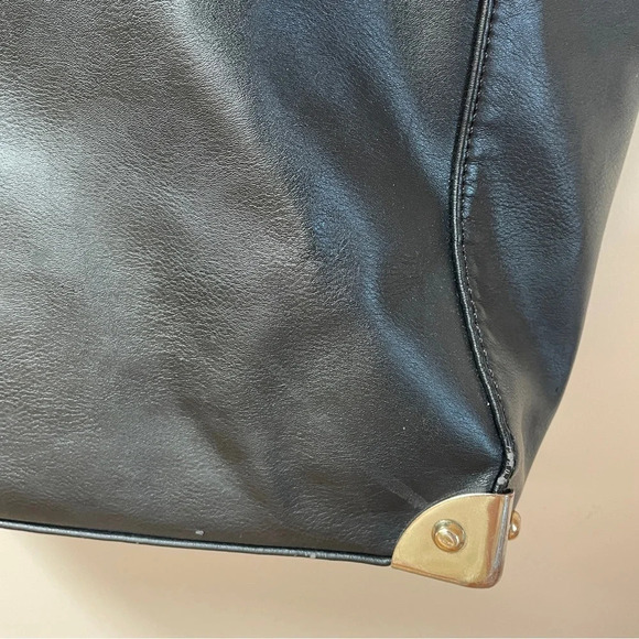 F21 black square tote bag with  metal corners - Picture 8 of 8